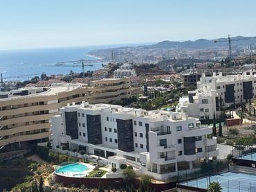 Apartment with pool to rent in Avenida 8 de marzo 33