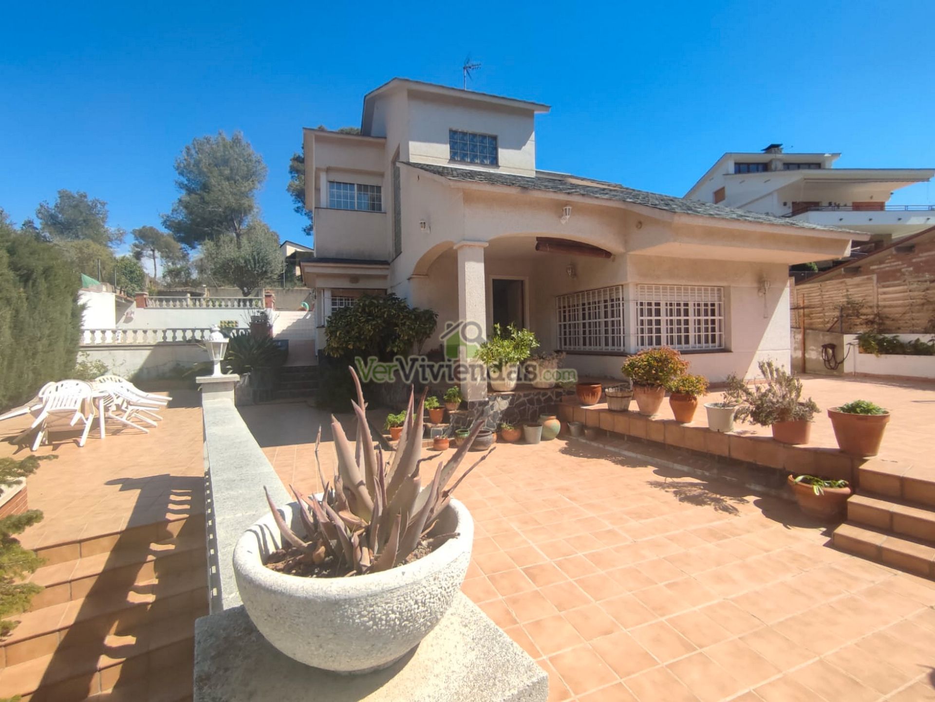 Vista exterior de Casa o xalet en venda en Vallirana amb Aire condicionat, Calefacció i Jardí privat