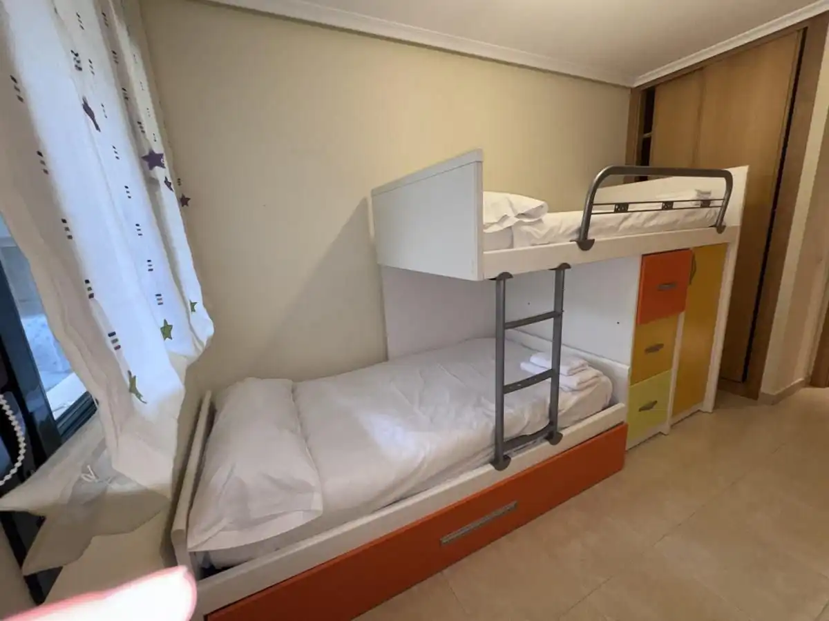 Habitación de Apartamento en venta en Llanes con Calefacción, Terraza y Trastero