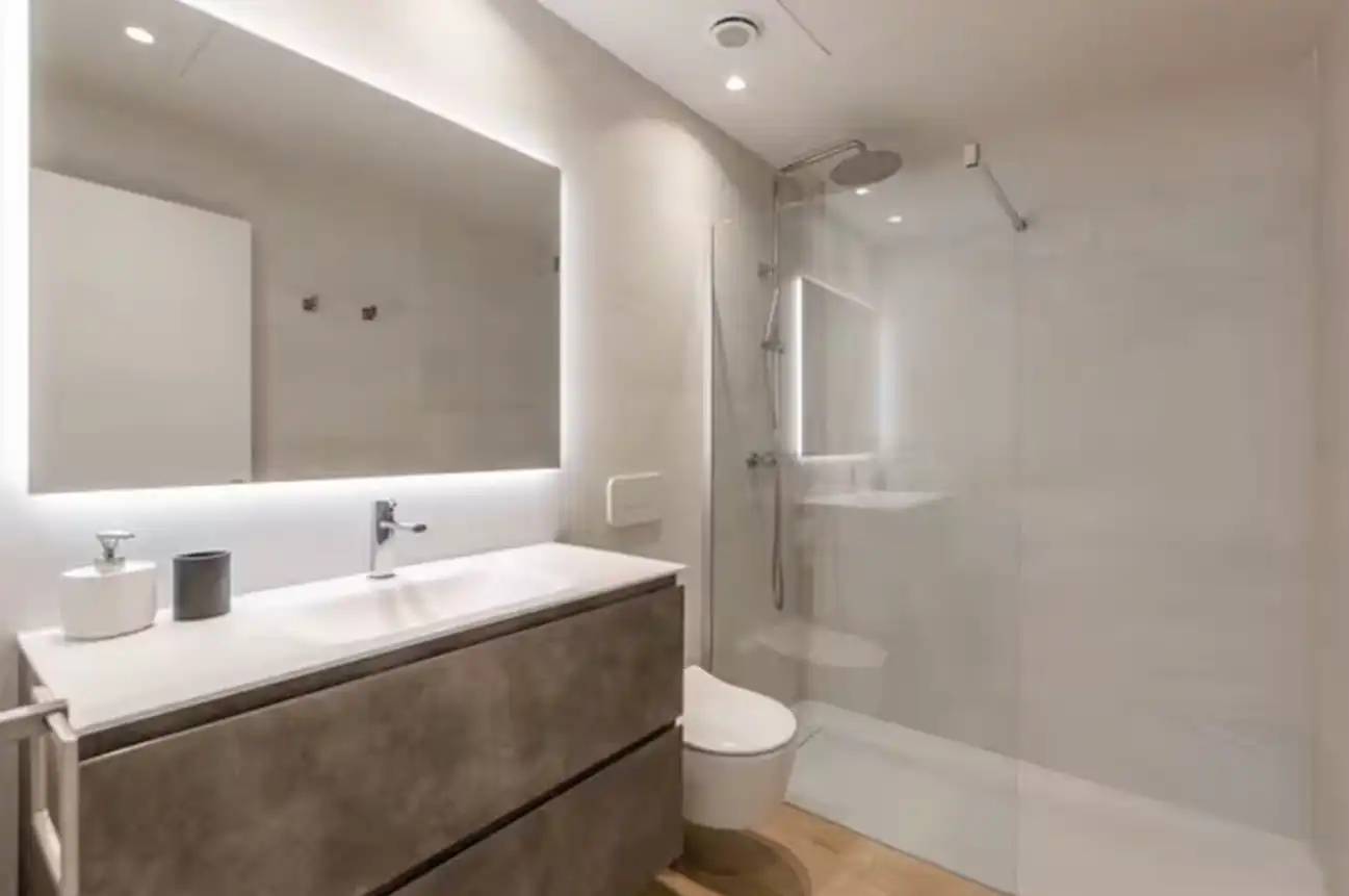 Bathroom of Apartments for rent in  Pamplona / Iruña  with Air Conditioner, Heating and Parquet flooring