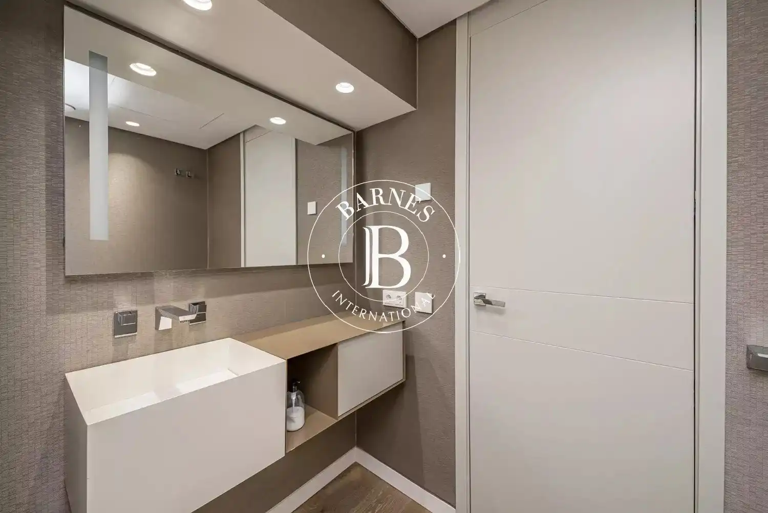 Bathroom of Flat for rent in Madrid  with Air Conditioner, Heating and Swimming Pool