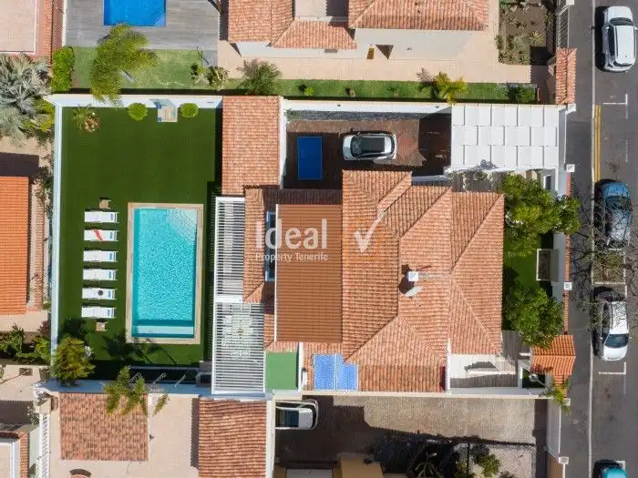 Villa zum Verkauf in Costa Adeje