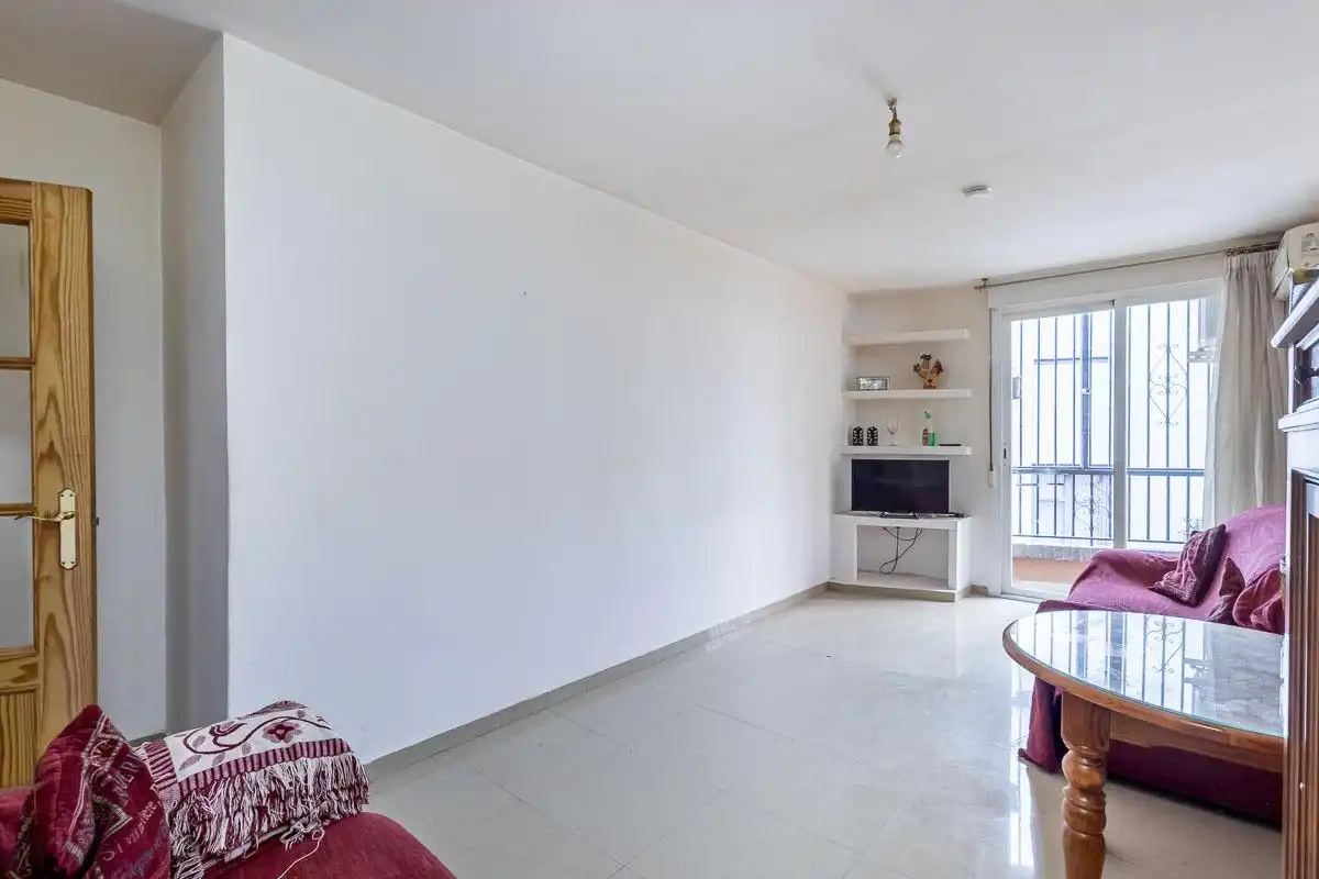 Sala d'estar de Pis en venda en Granada amb Balcó