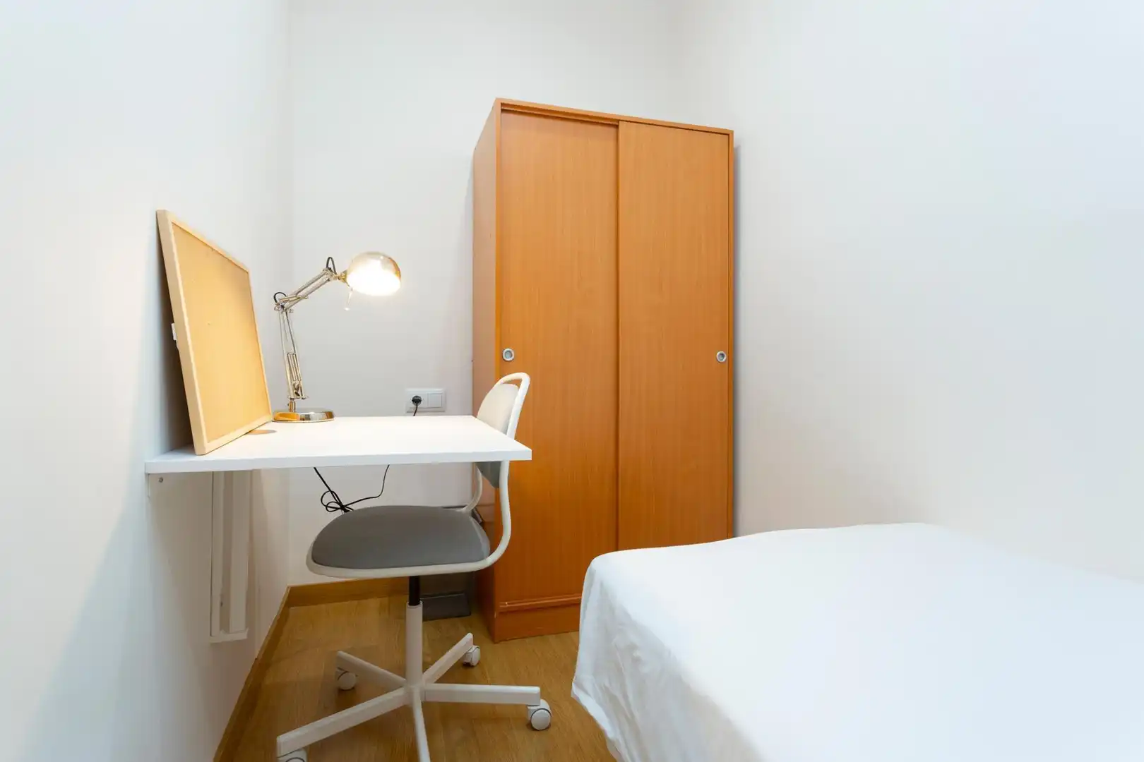 Bedroom of Flat for sale in Barcelona  with Air Conditioner, Heating and Parquet flooring