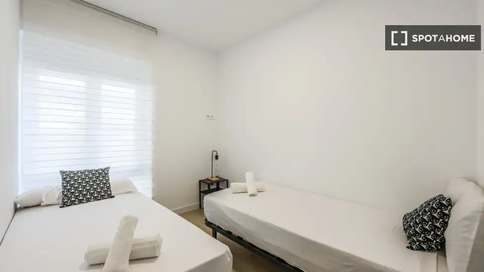 Habitación de Piso de alquiler en Madrid con Aire acondicionado, Calefacción y Amueblado
