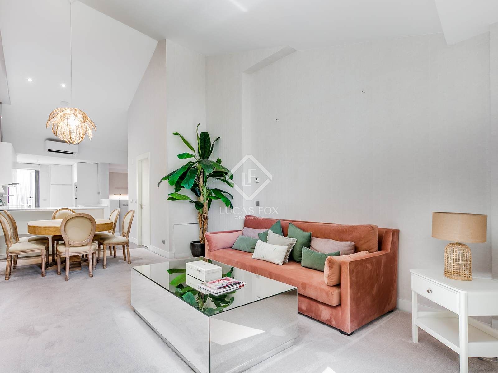 Living room of Flat for sale in  Madrid Capital  with Air Conditioner and Balcony