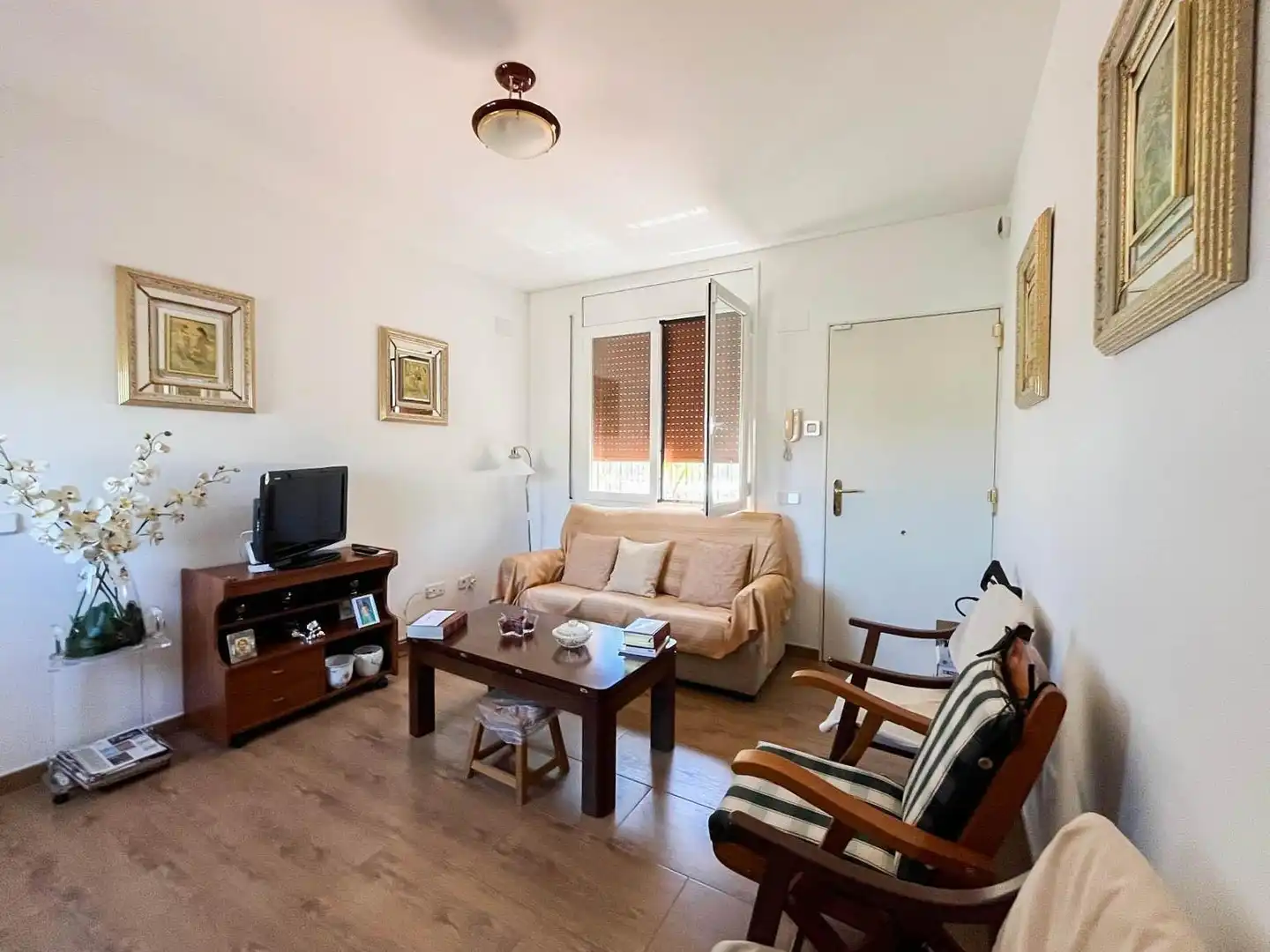 Sala d'estar de Casa o xalet en venda en Esparreguera amb Calefacció, Jardí privat i Terrassa