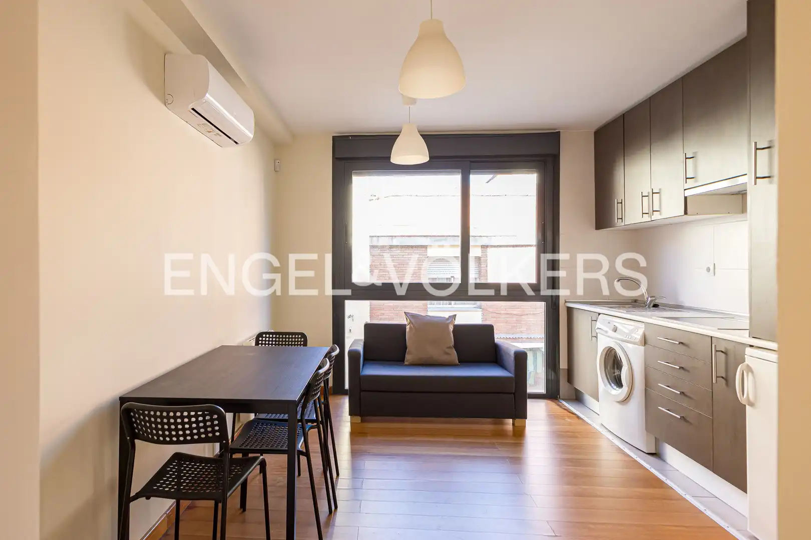 Living room of Flat for rent in  Madrid Capital  with Air Conditioner, Heating and Storage room