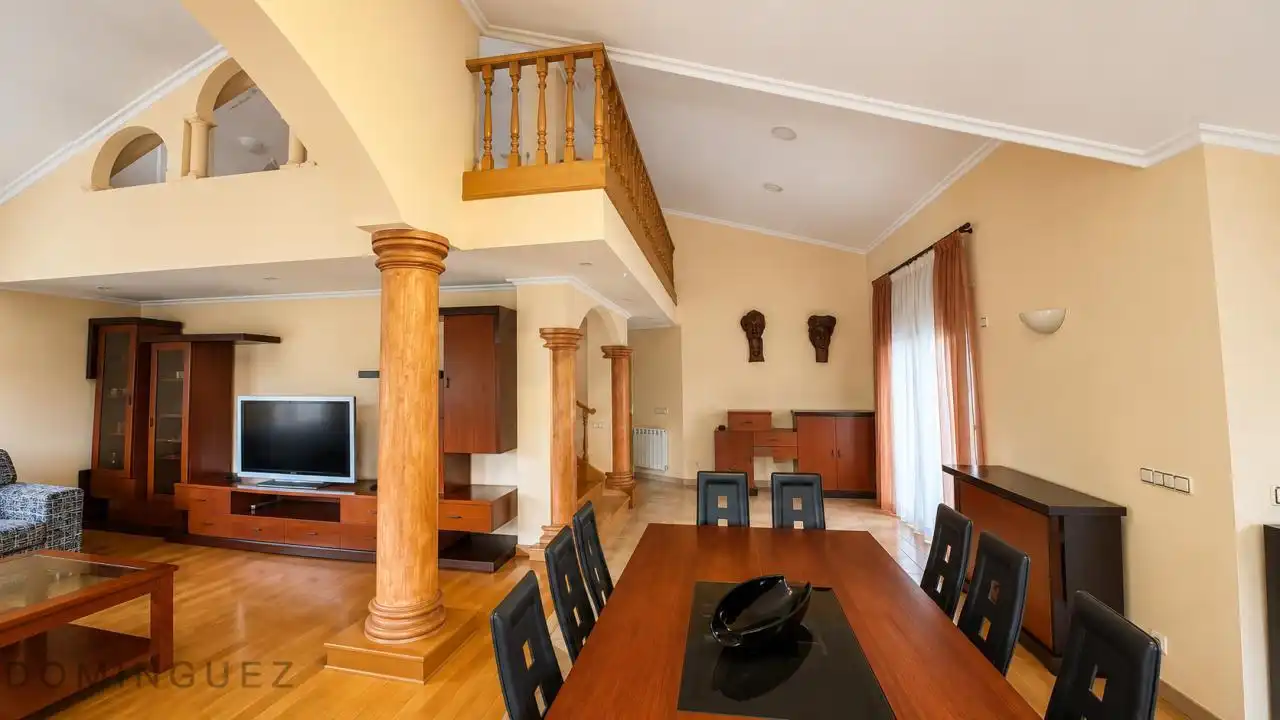 Sala de estar de Casa o chalet en venta en Vigo  con Calefacción, Jardín privado y Parquet