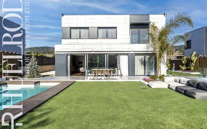 Exterior view of House or chalet for sale in Sant Andreu de Llavaneres  with Air Conditioner, Heating and Private garden