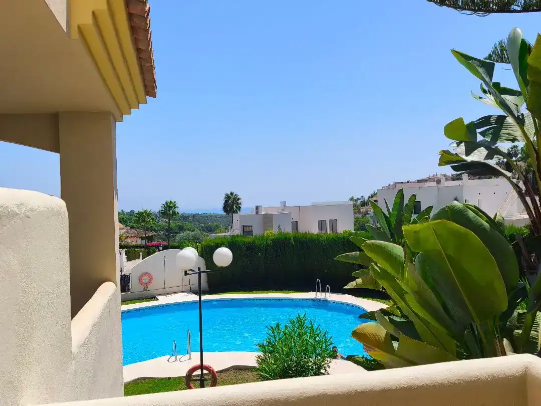 Swimming pool of Flat for rent in Elviria - Cabopino