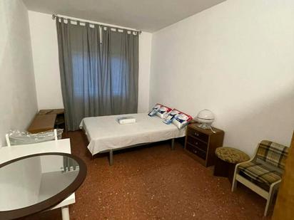 Bedroom of Flat to share in  Barcelona Capital  with Air Conditioner, Heating and Washing machine