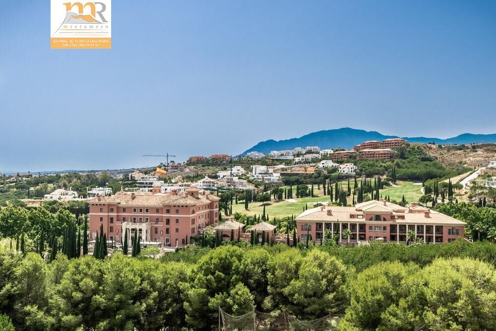 Vista exterior de Casa o xalet en venda en Estepona amb Terrassa