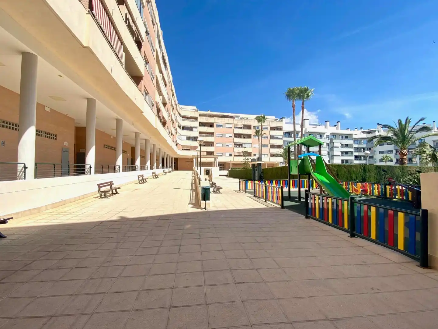 Vista exterior de Pis en venda en Mijas amb Jardí privat, Terrassa i Piscina comunitària