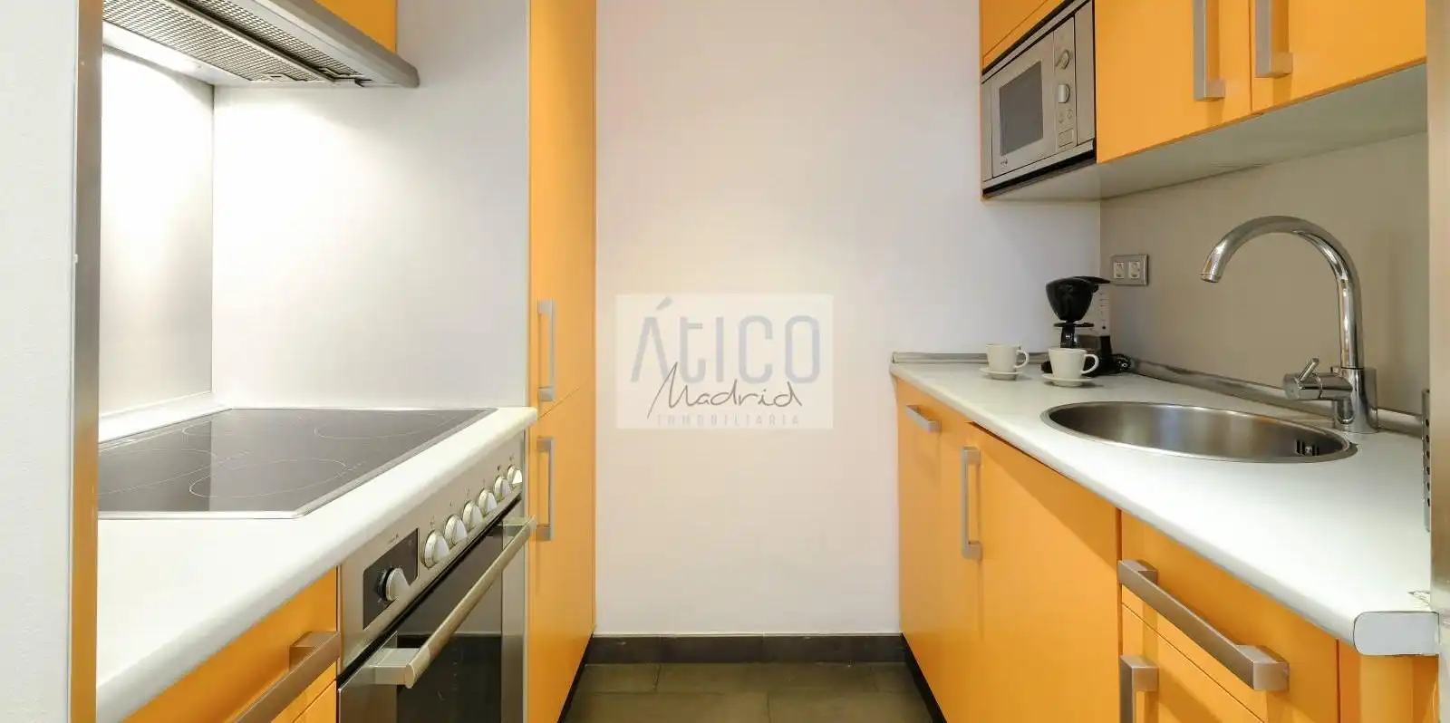 Cuina de Apartament de lloguer en Madrid amb Aire condicionat, Calefacció i Terrassa