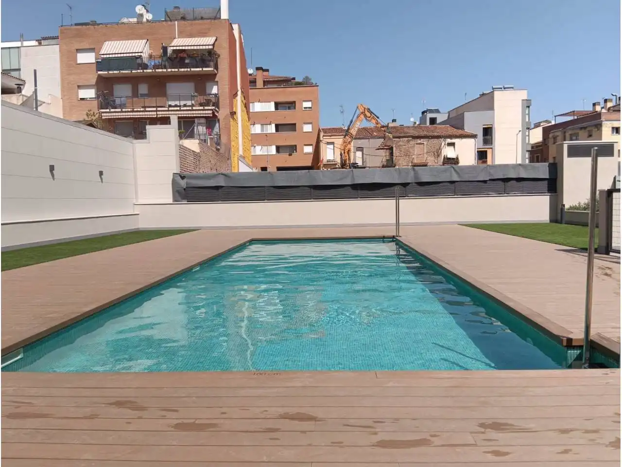 Piscina de Pis de lloguer en Sabadell amb Aire condicionat, Calefacció i Parquet