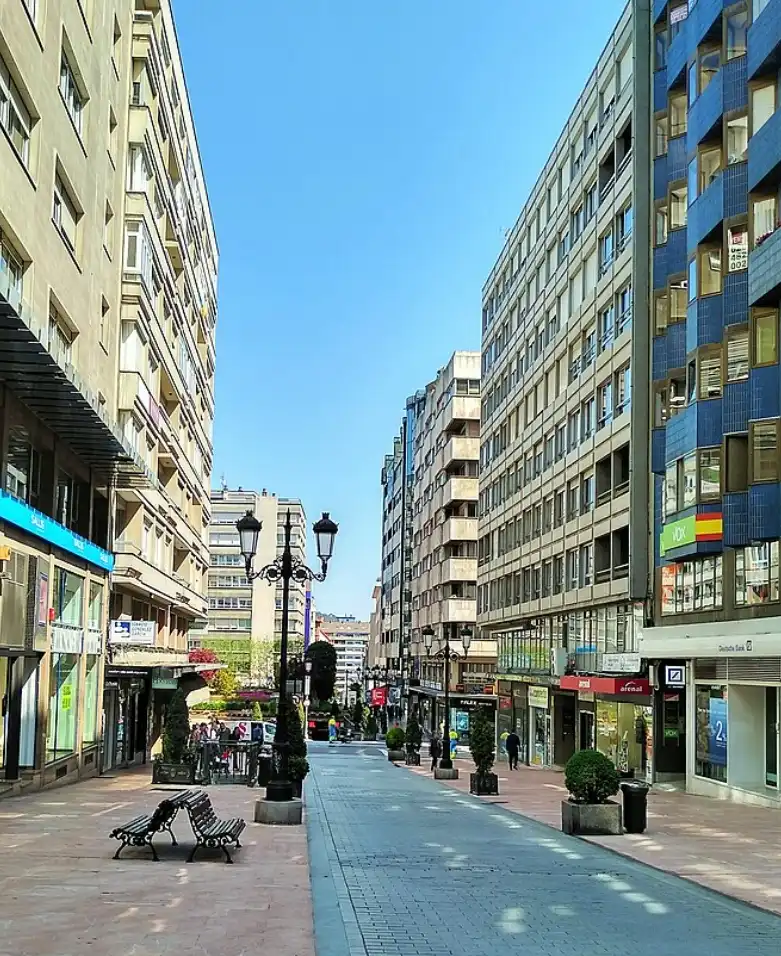 Aparcament amb ascensor en venda a Calle José Posada Herrera