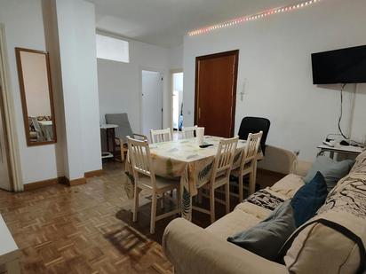Living room of Flat to rent in  Madrid Capital  with Air Conditioner, Heating and Furnished