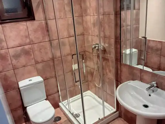 Bany de Casa o xalet en venda en Guillena amb Aire condicionat, Calefacció i Jardí privat