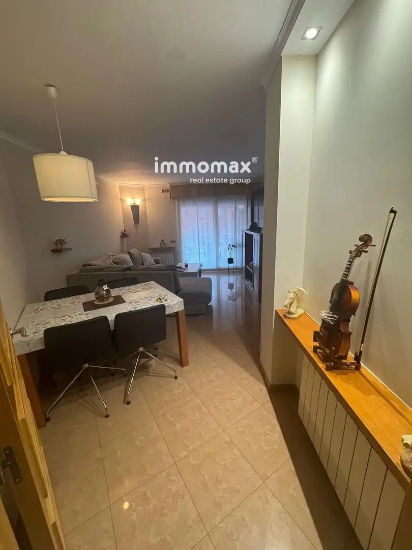 Vista exterior de Piso en venta en Ripollet con Aire acondicionado, Calefacción y Terraza