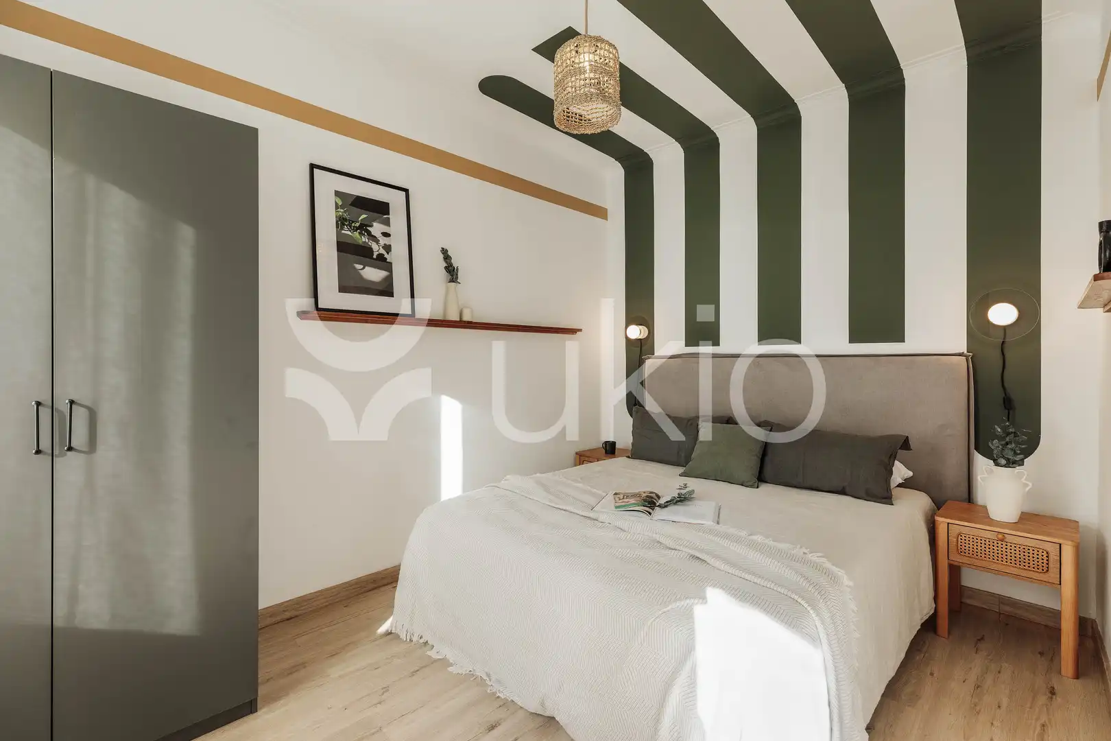 Dormitori de Apartament de lloguer en Barcelona amb Aire condicionat, Calefacció i Moblat