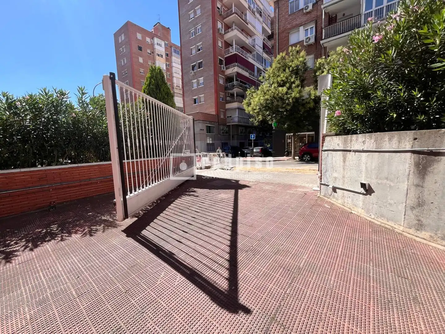 Parking of Flat for sale in Madrid  with Air Conditioner, Heating and Private garden