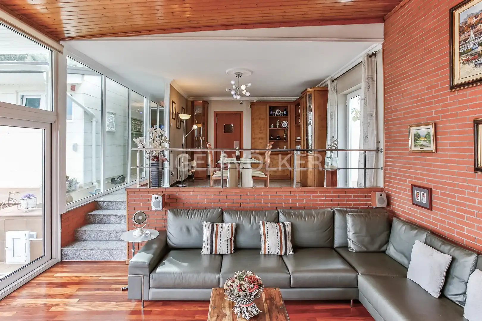 Sala de estar de Casa o chalet en venta en Santa Coloma de Cervelló con Calefacción, Jardín privado y Parquet