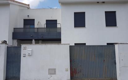 Exterior view of Single-family semi-detached for sale in Carrión de los Céspedes