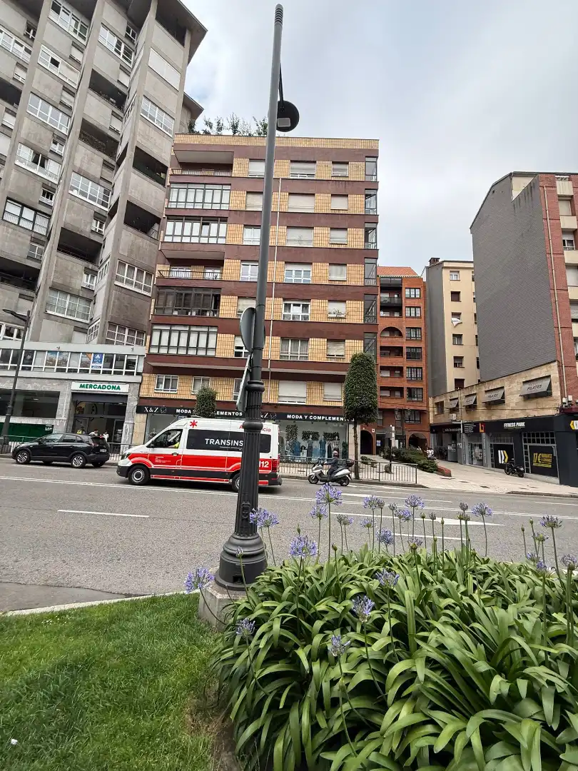 Vista exterior de Piso en venta en Oviedo  con Calefacción