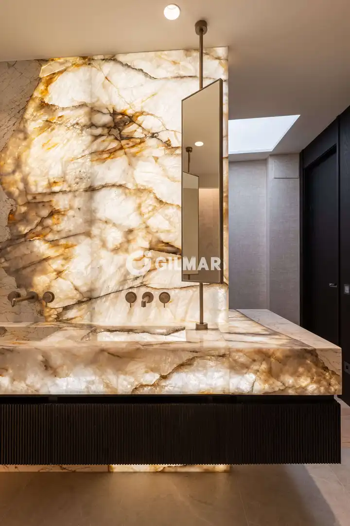 Baño de Dúplex en venta en Madrid con Calefacción y Balcón