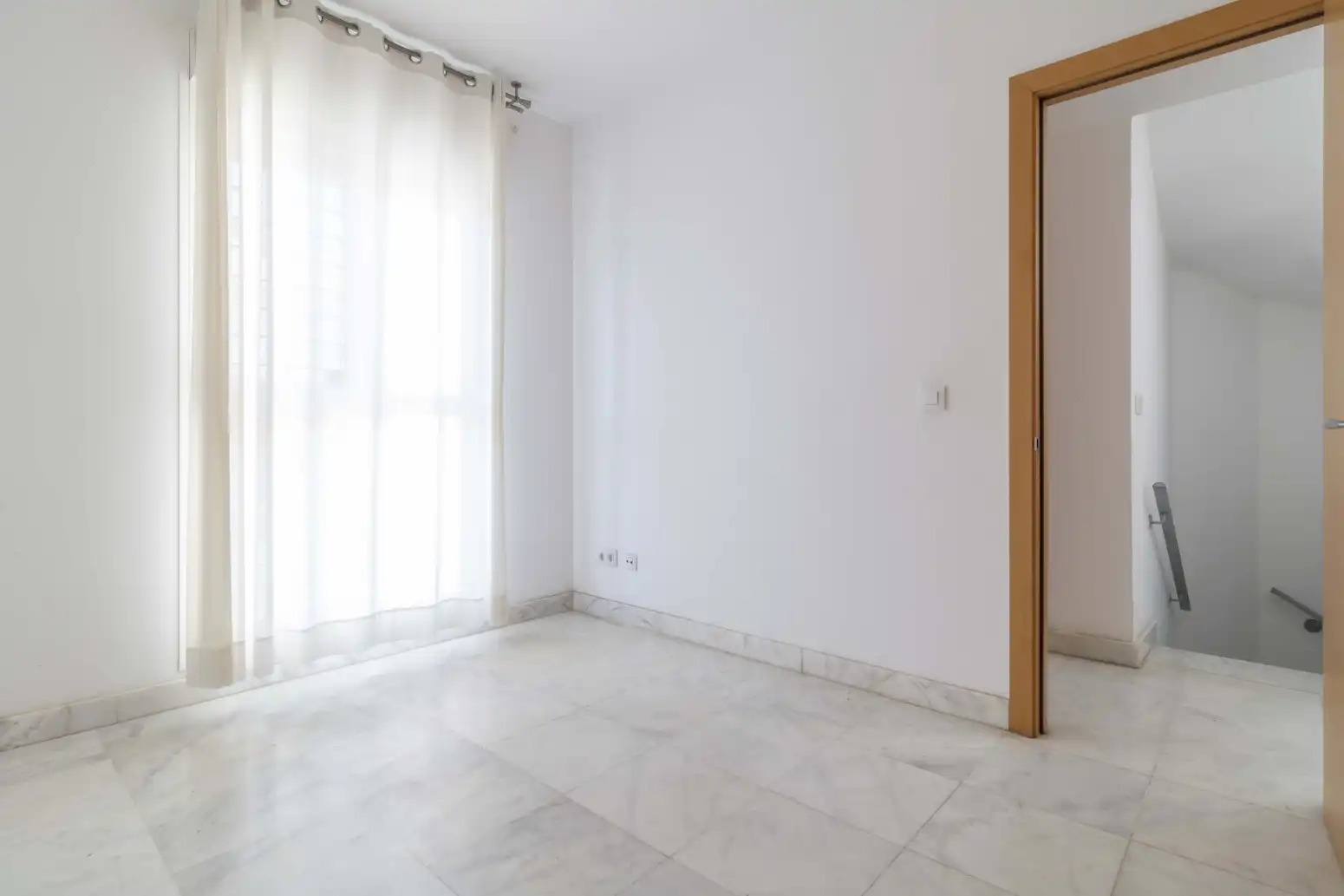 Habitación de Casa adosada en venta en Espartinas con Aire acondicionado, Terraza y Piscina