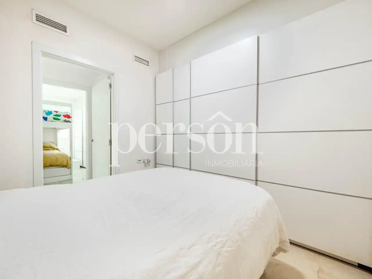 Habitación de Planta baja en venta en Valencia con Aire acondicionado, Amueblado y Internet