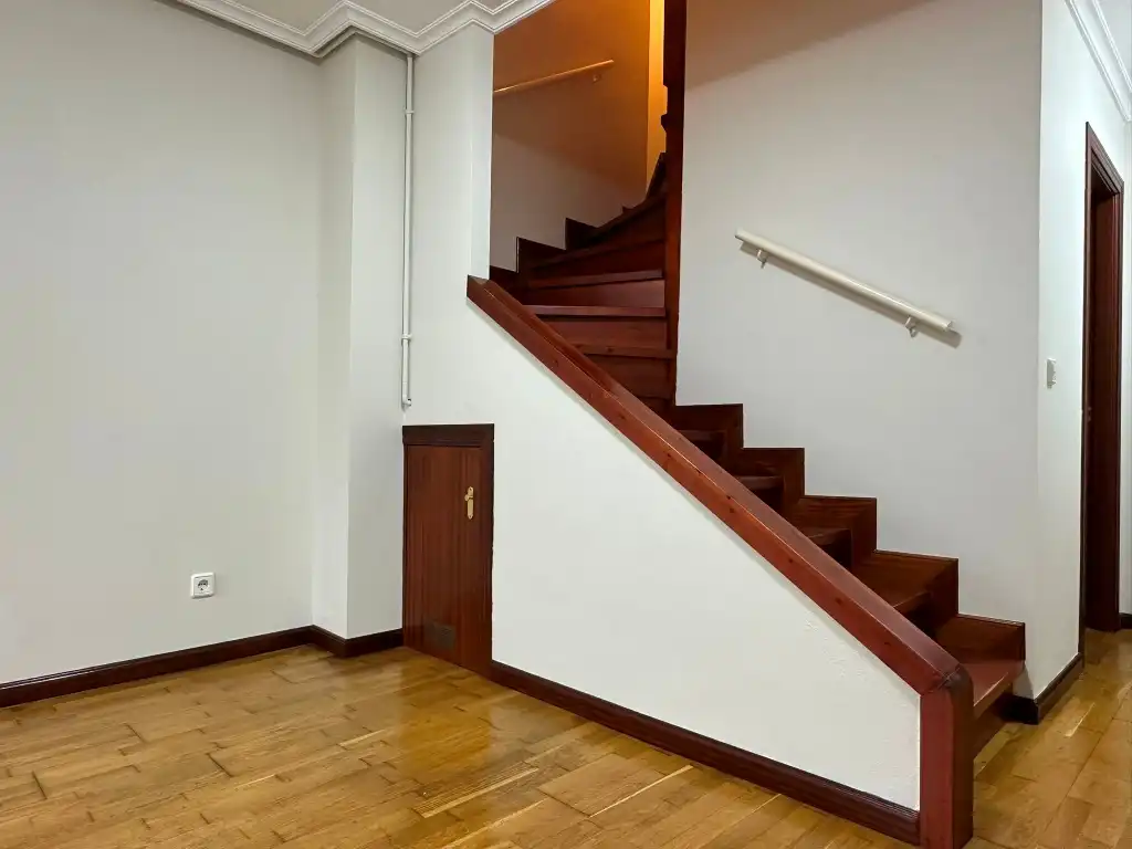 Casa adosada en venda en Gijón  amb Calefacció, Parquet i Terrassa