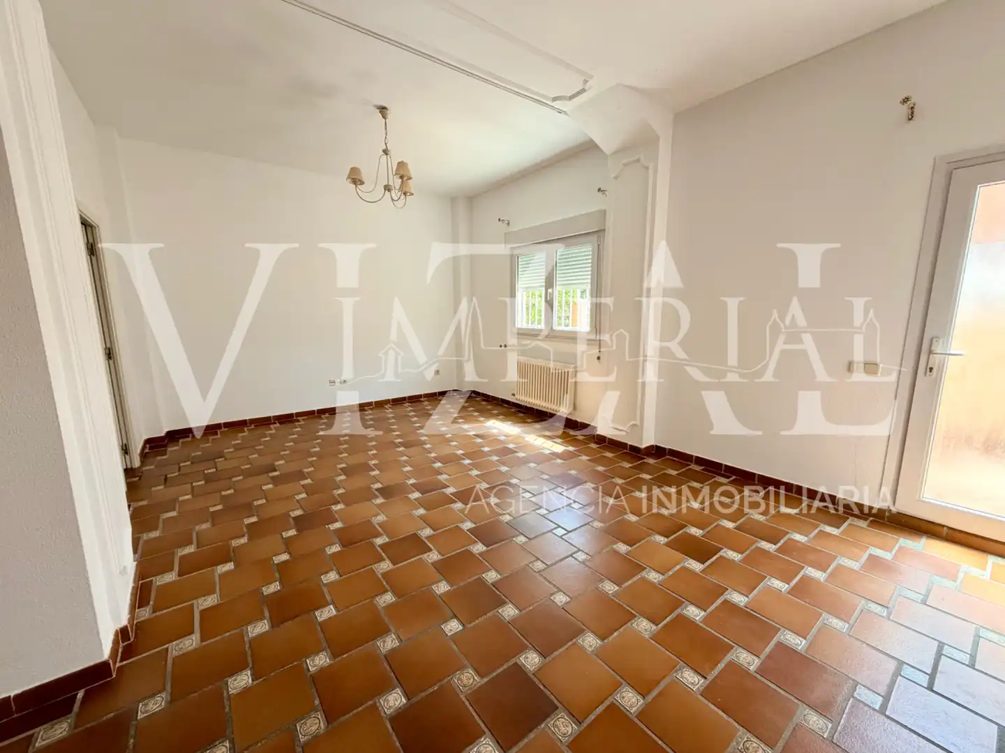 Sala d'estar de Casa adosada en venda en Toledo amb Aire condicionat, Parquet i Terrassa