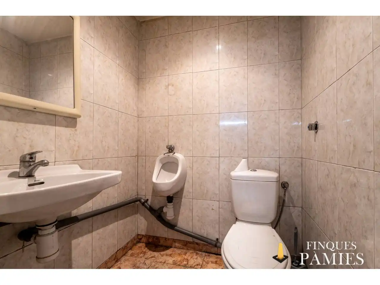 Baño de Local en venta en Reus con Alarma