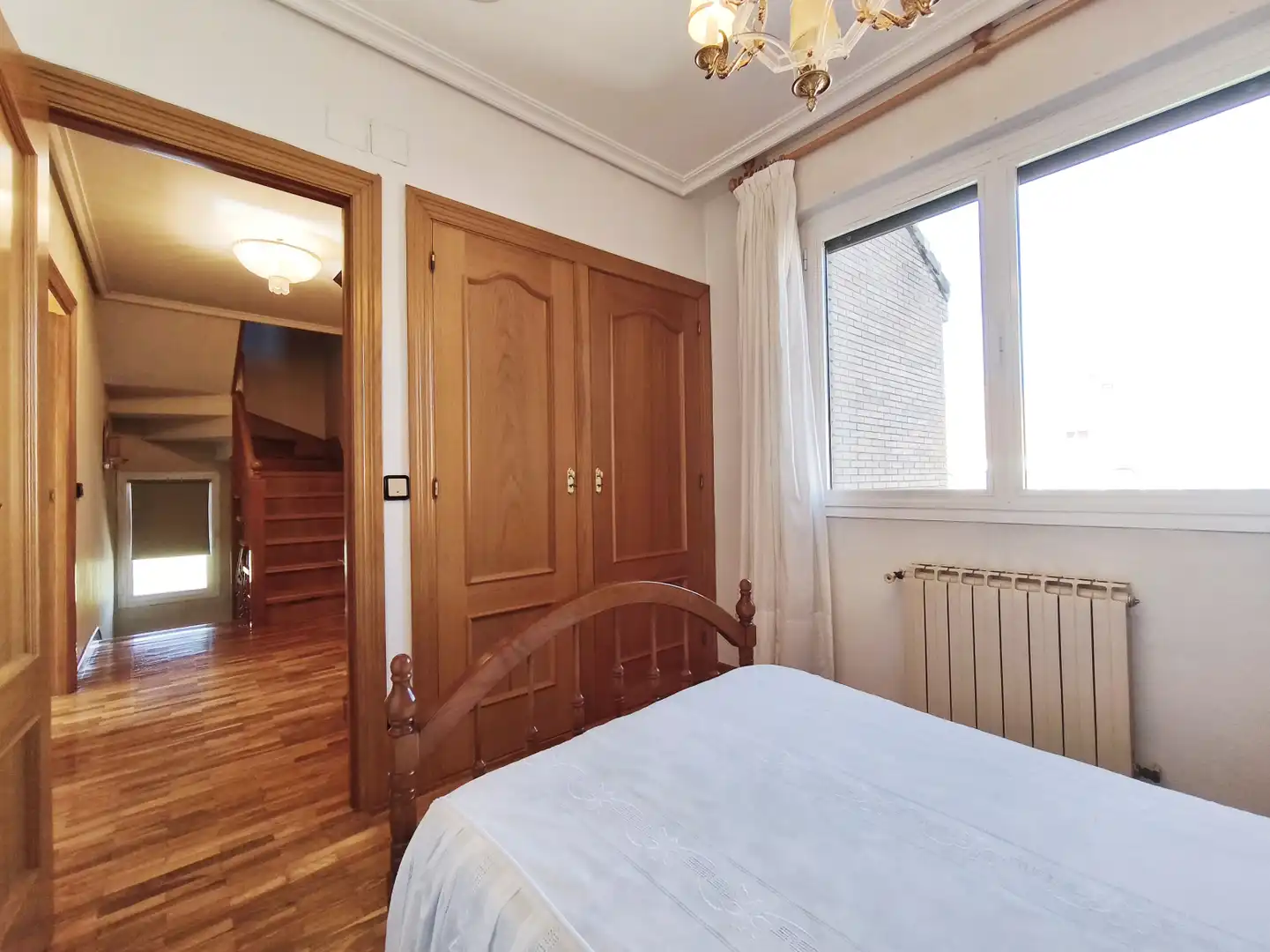 Dormitori de Casa adosada en venda en  Logroño amb Calefacció, Jardí privat i Parquet
