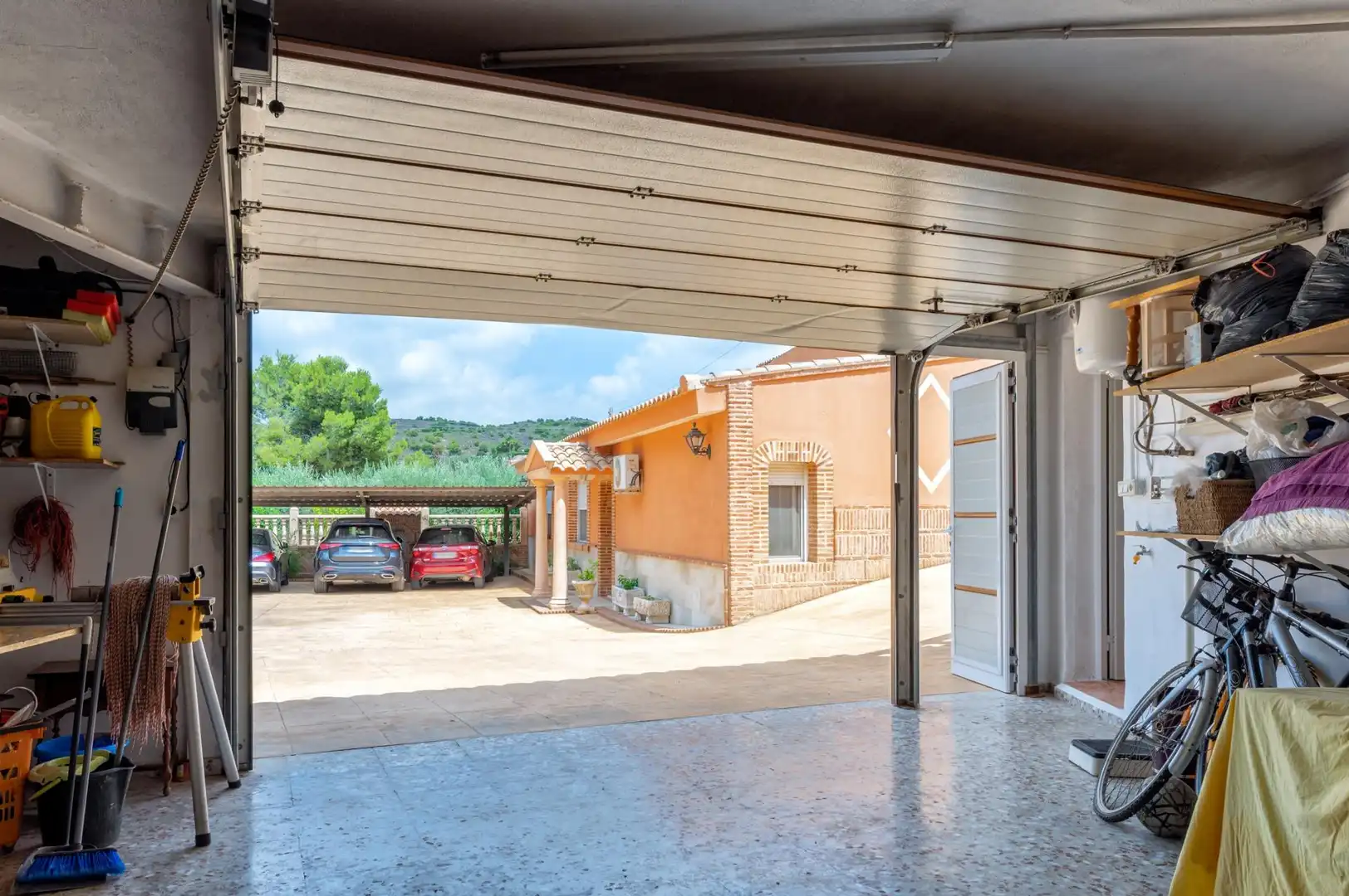 Aparcament de Casa o xalet en venda en Elche / Elx amb Aire condicionat, Calefacció i Jardí privat