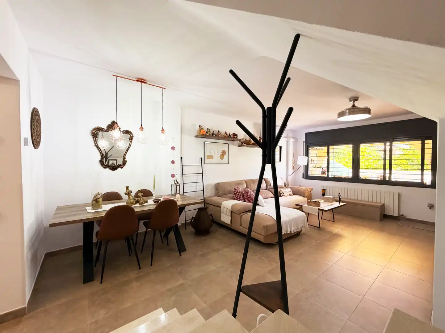 Sala d'estar de Casa adosada en venda en Calafell Residencial