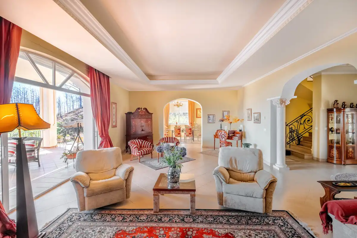 Sala de estar de Finca rústica en venta en Estepona con Aire acondicionado, Terraza y Trastero