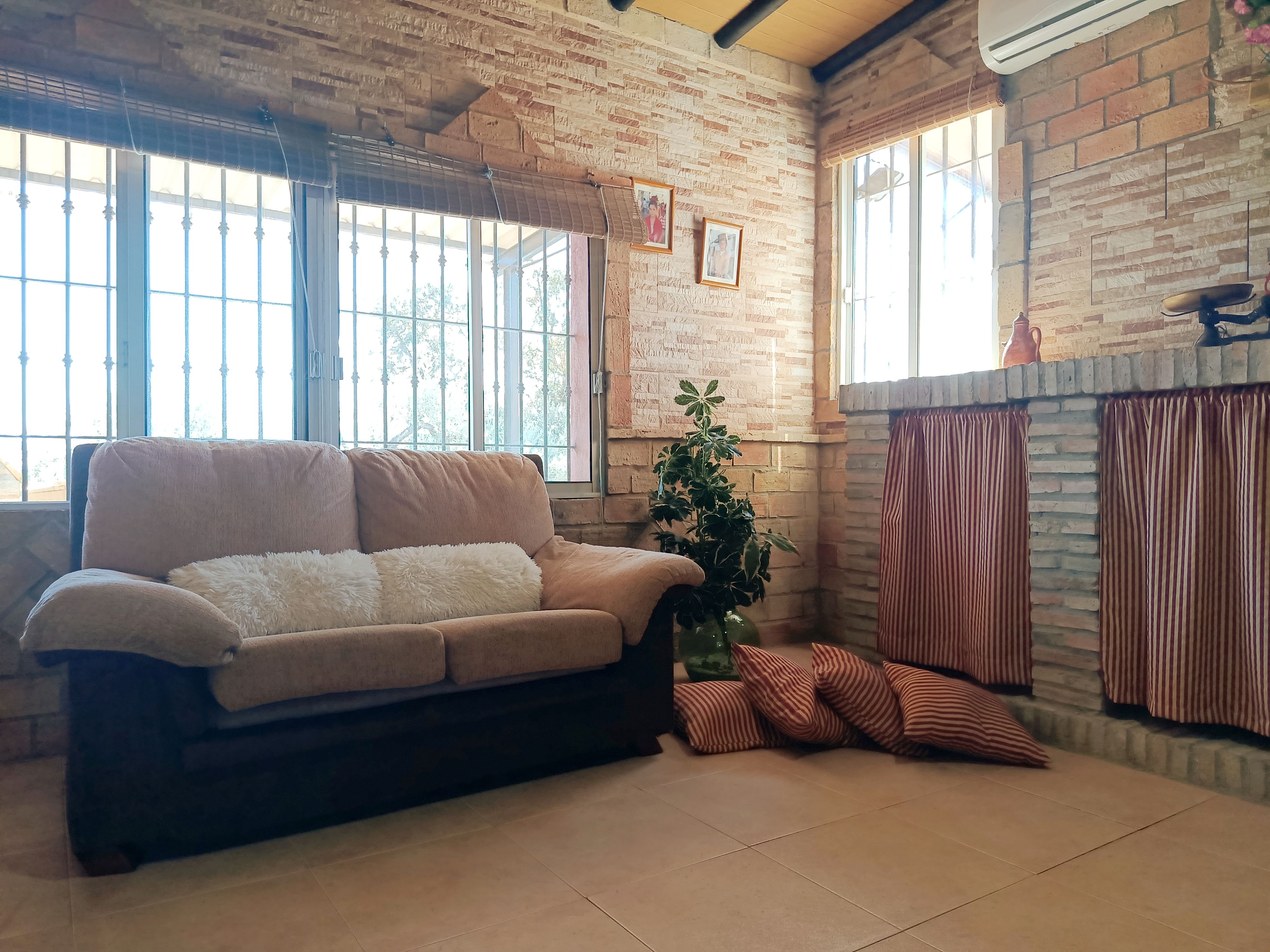 Sala de estar de Finca rústica en venta en Escacena del Campo con Terraza, Piscina y Alarma