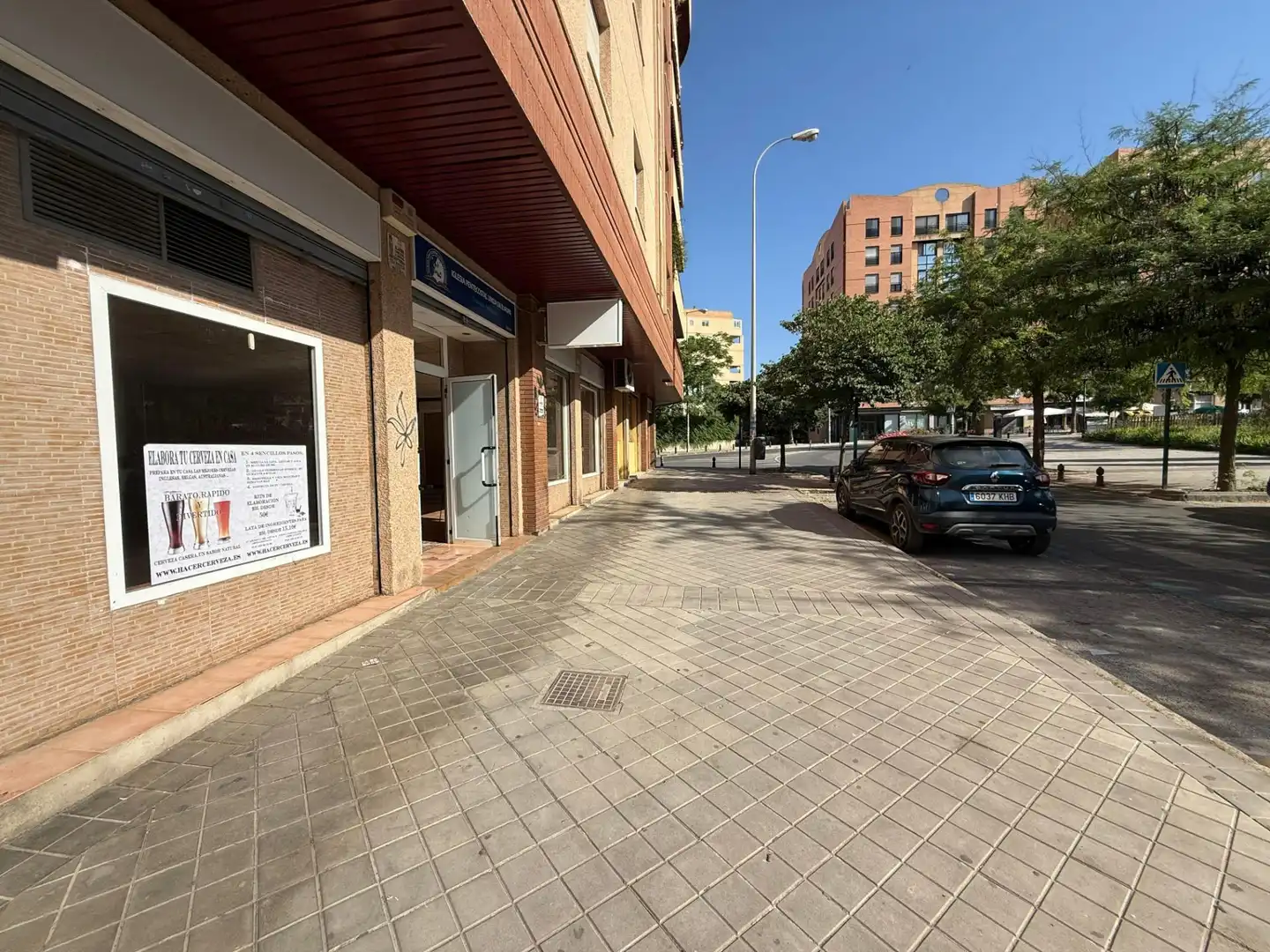 Vista exterior de Local de lloguer en Granada