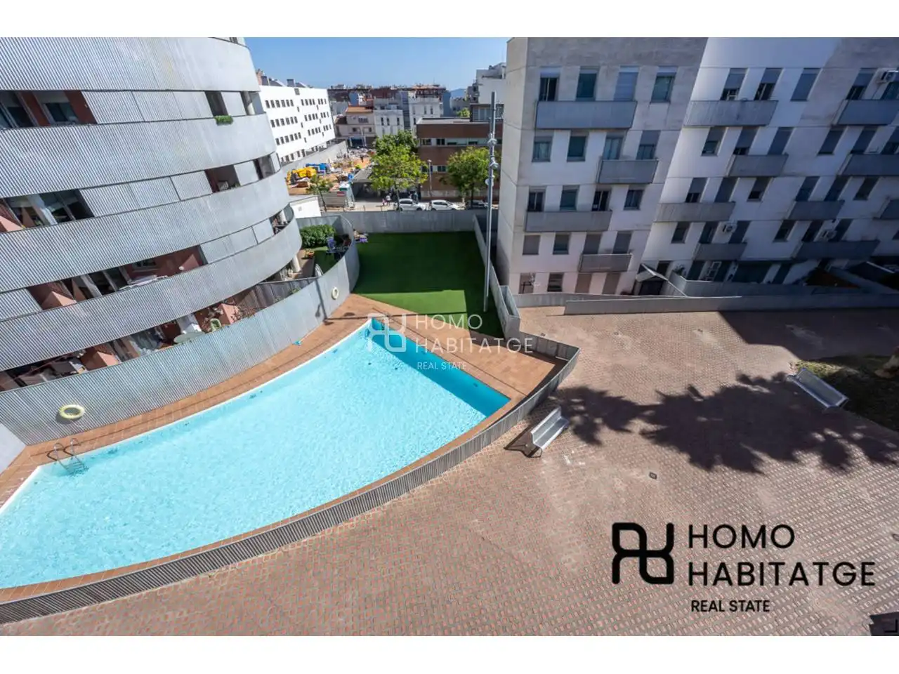 Piscina de Pis en venda en Sabadell amb Calefacció, Parquet i Balcó
