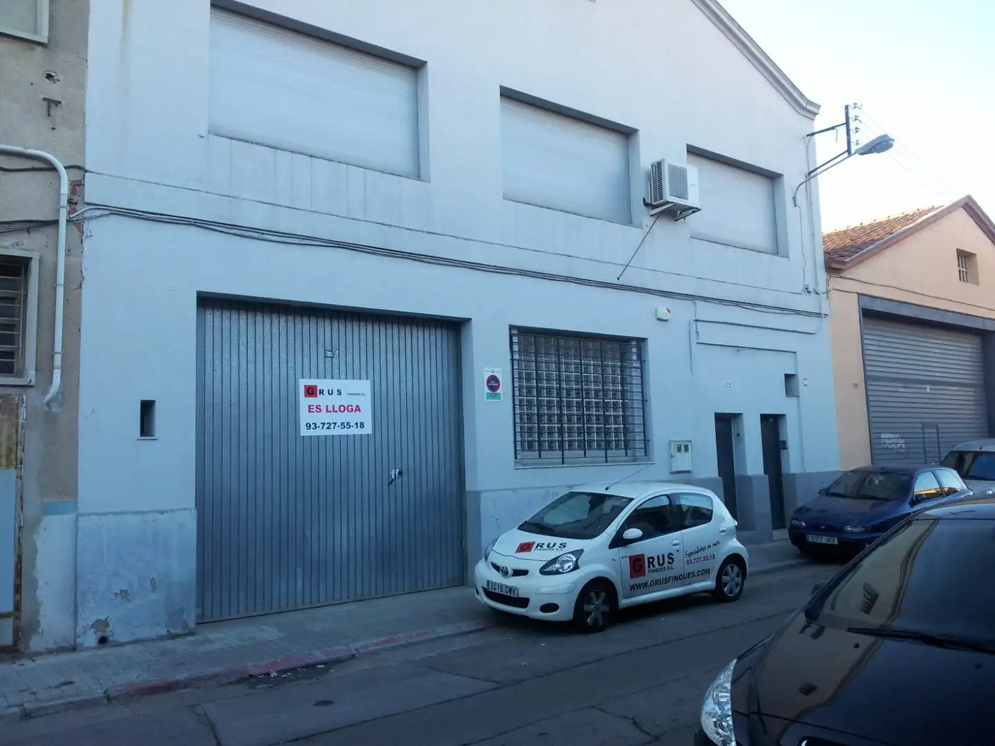 Vista exterior de Nave industrial de alquiler en Sabadell