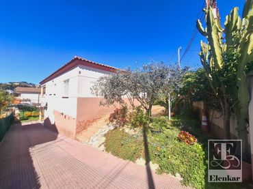 Villa zum Verkauf in Santa Maria de Montserrat