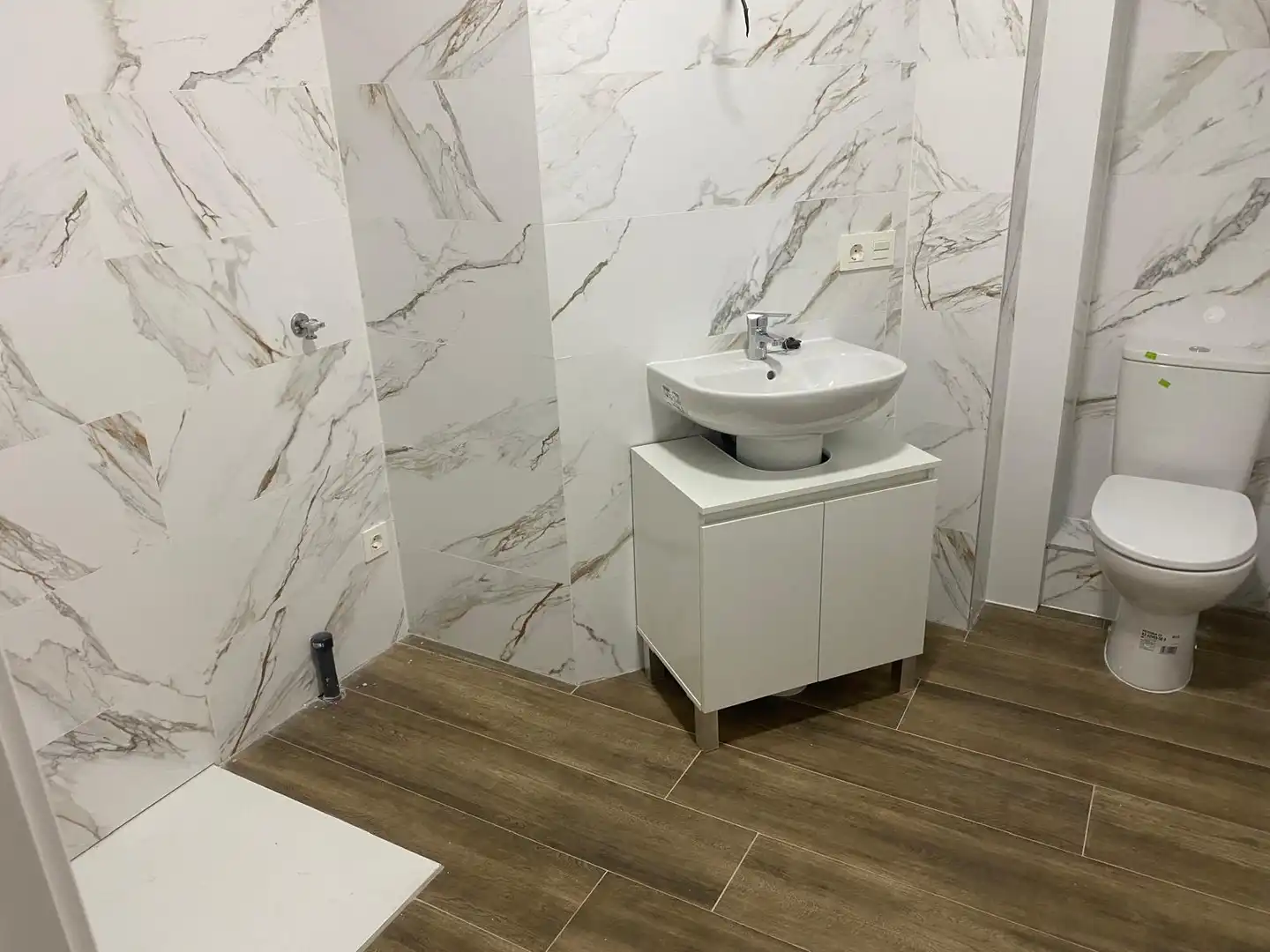 Bathroom of Flat for sale in El Perchel