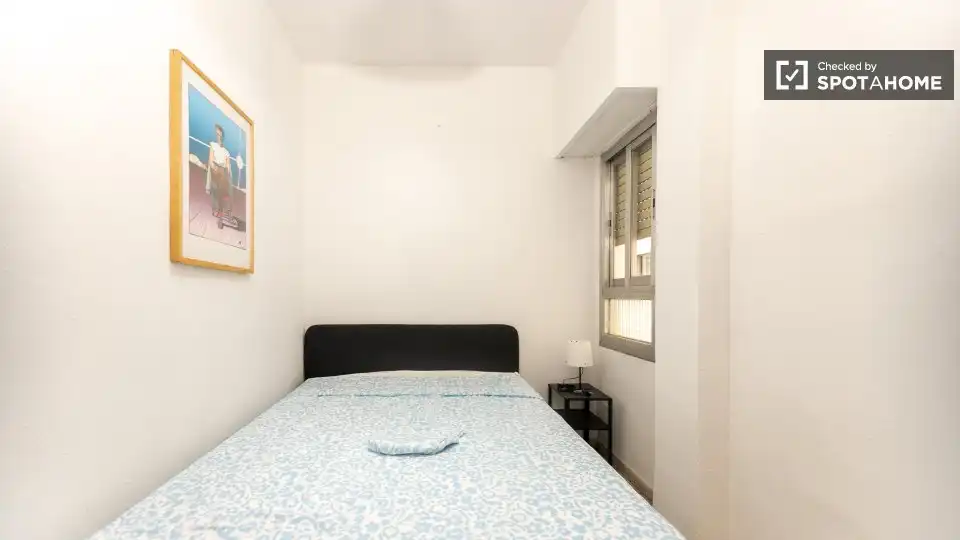 Habitación de Piso de alquiler en Valencia con Aire acondicionado, Calefacción y Amueblado