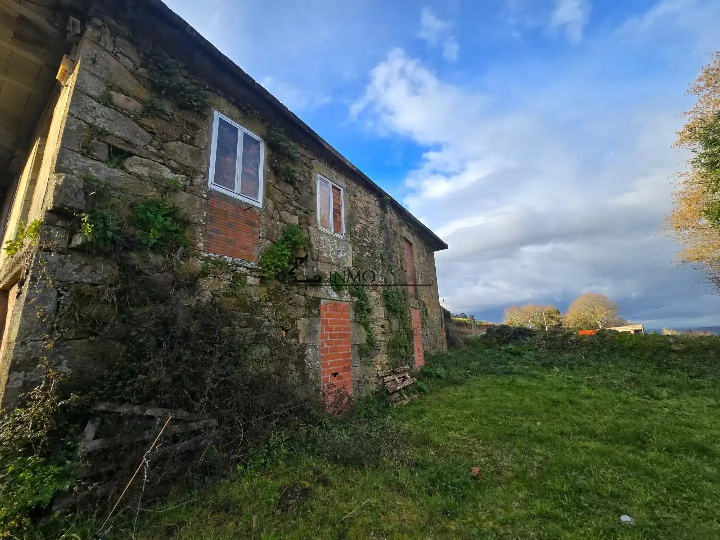 Außenansicht von Haus oder Chalet zum Verkauf in A Estrada  mit Privatgarten