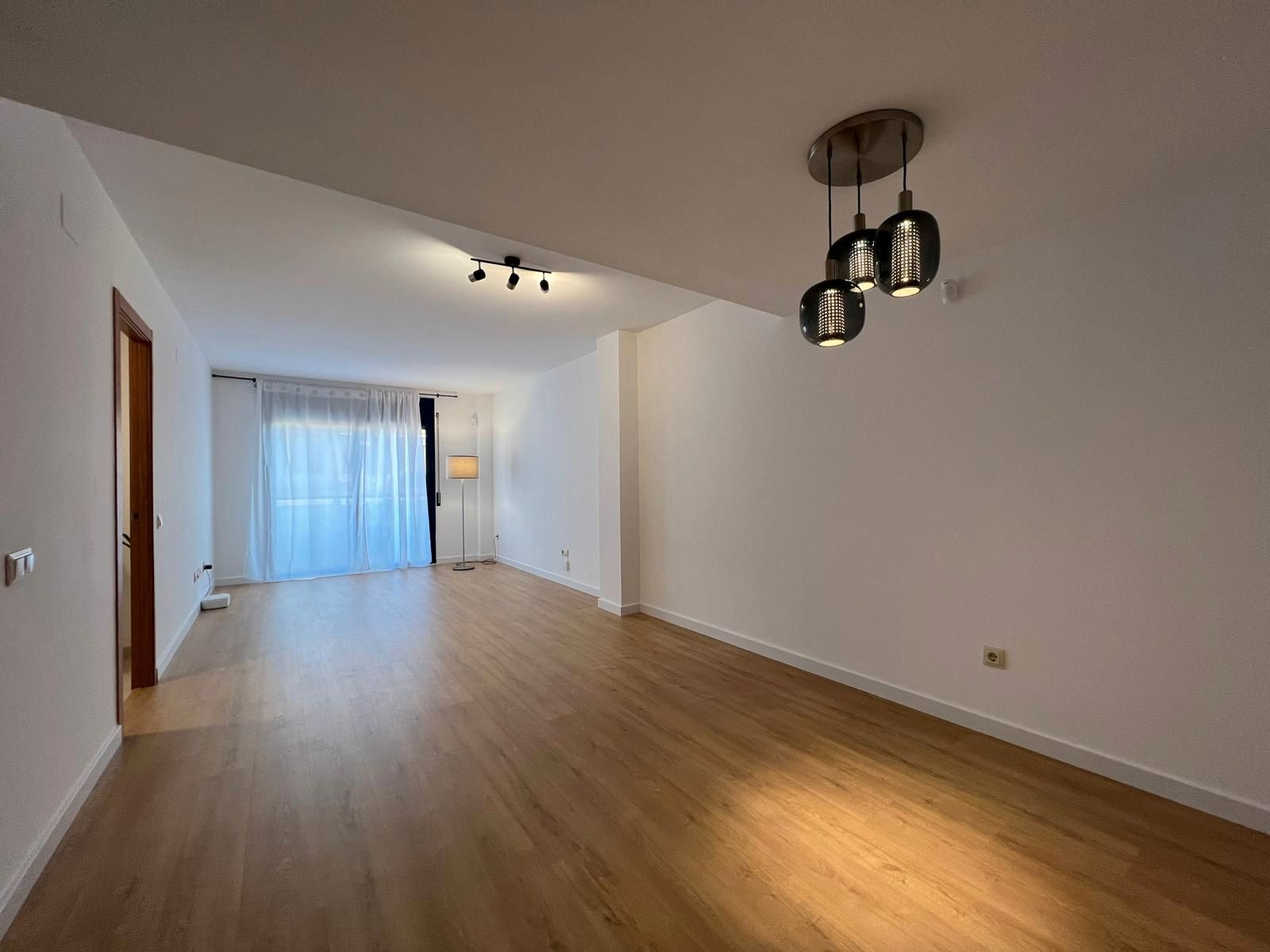 Living room of Flat for sale in Sitges  with Air Conditioner, Heating and Parquet flooring
