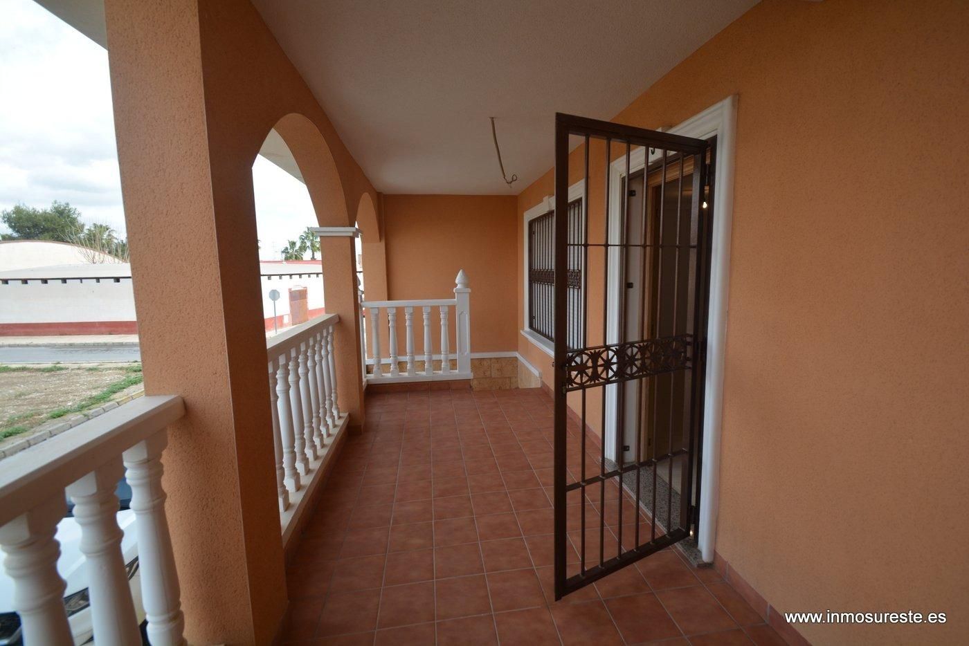 Casa adosada en venda en Benferri amb Balcó