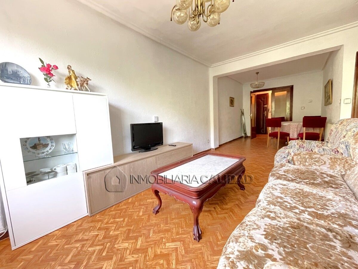 Sala d'estar de Pis de lloguer en Burgos Capital amb Calefacció i Moblat